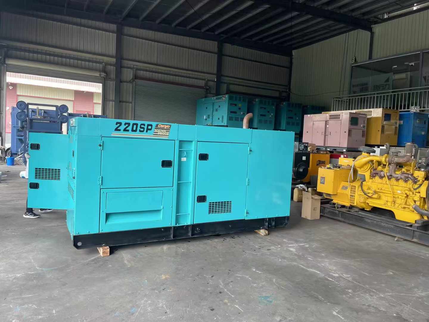 威宁柴油发电机组长期不间断运行时，如何监控其温度和压力？