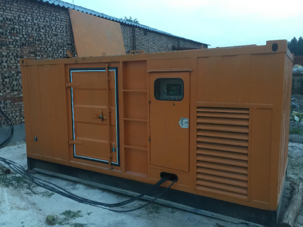 威宁发电机组长期使用中，电缆线的敷设路径有哪些要求？